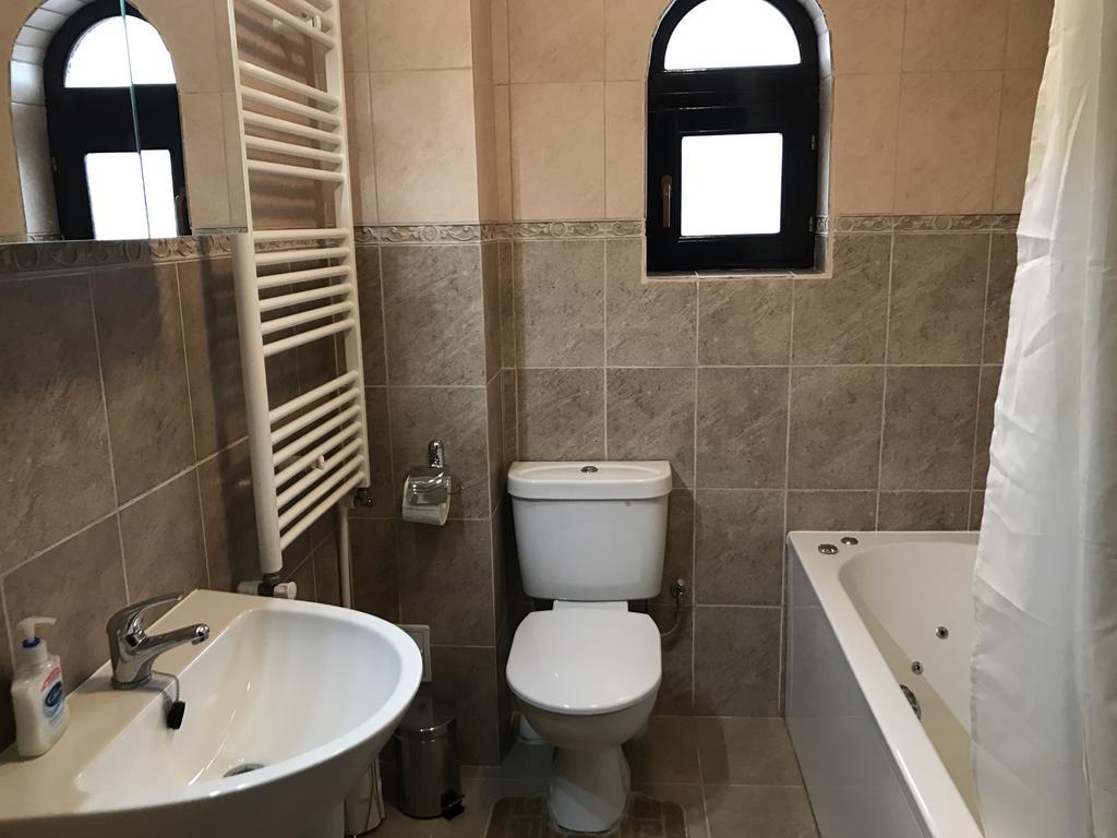 The Castle Apartment Ґурагумора Номер фото